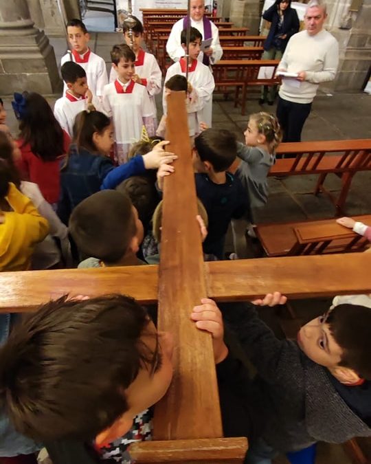 Vía Crucis con los grupos de Catequesis